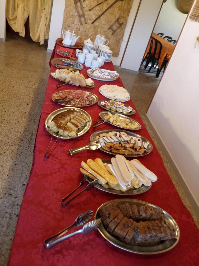 Orani Agriturismo Usurtala מראה חיצוני תמונה