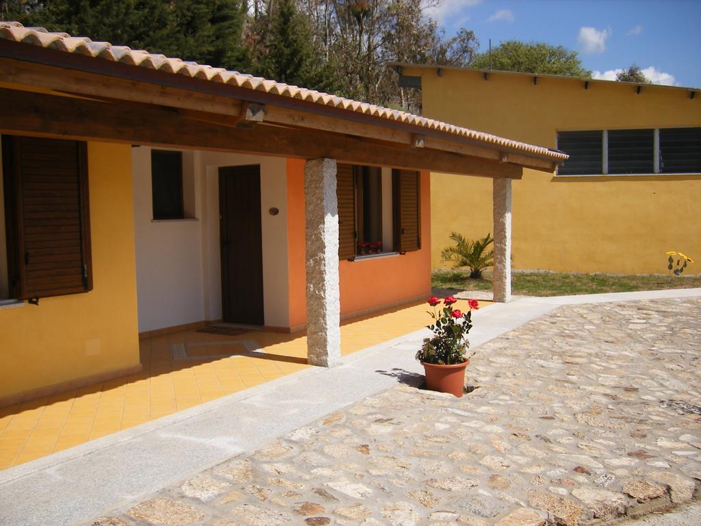 Orani Agriturismo Usurtala מראה חיצוני תמונה